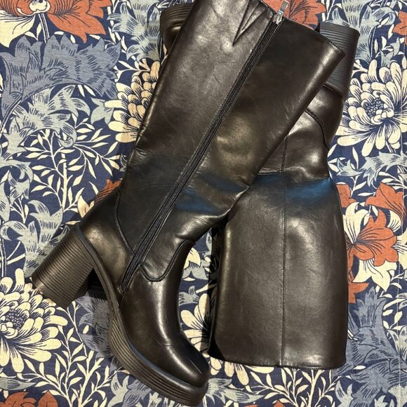Romy Heeled Boot - Picture 2 of 4